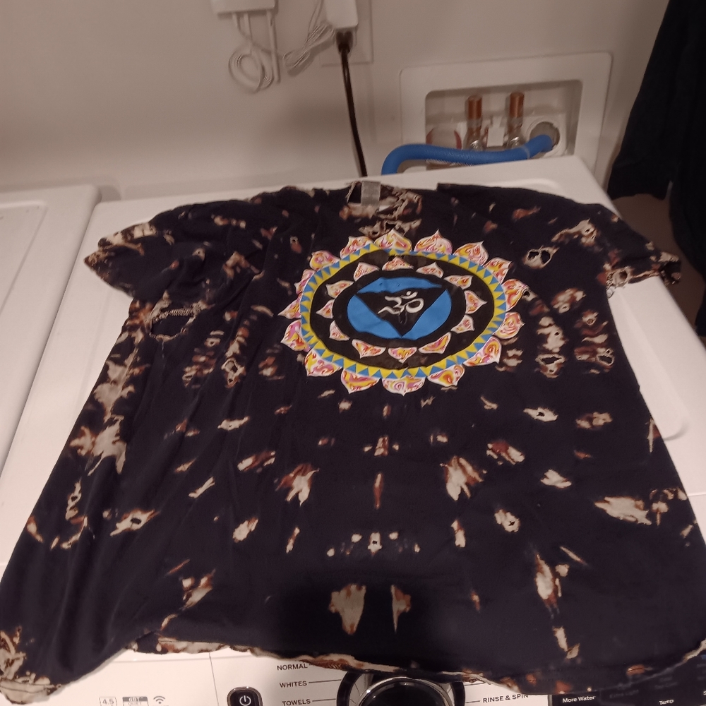 Eternal colors black tie dye three chai t-shirt size XL bleach